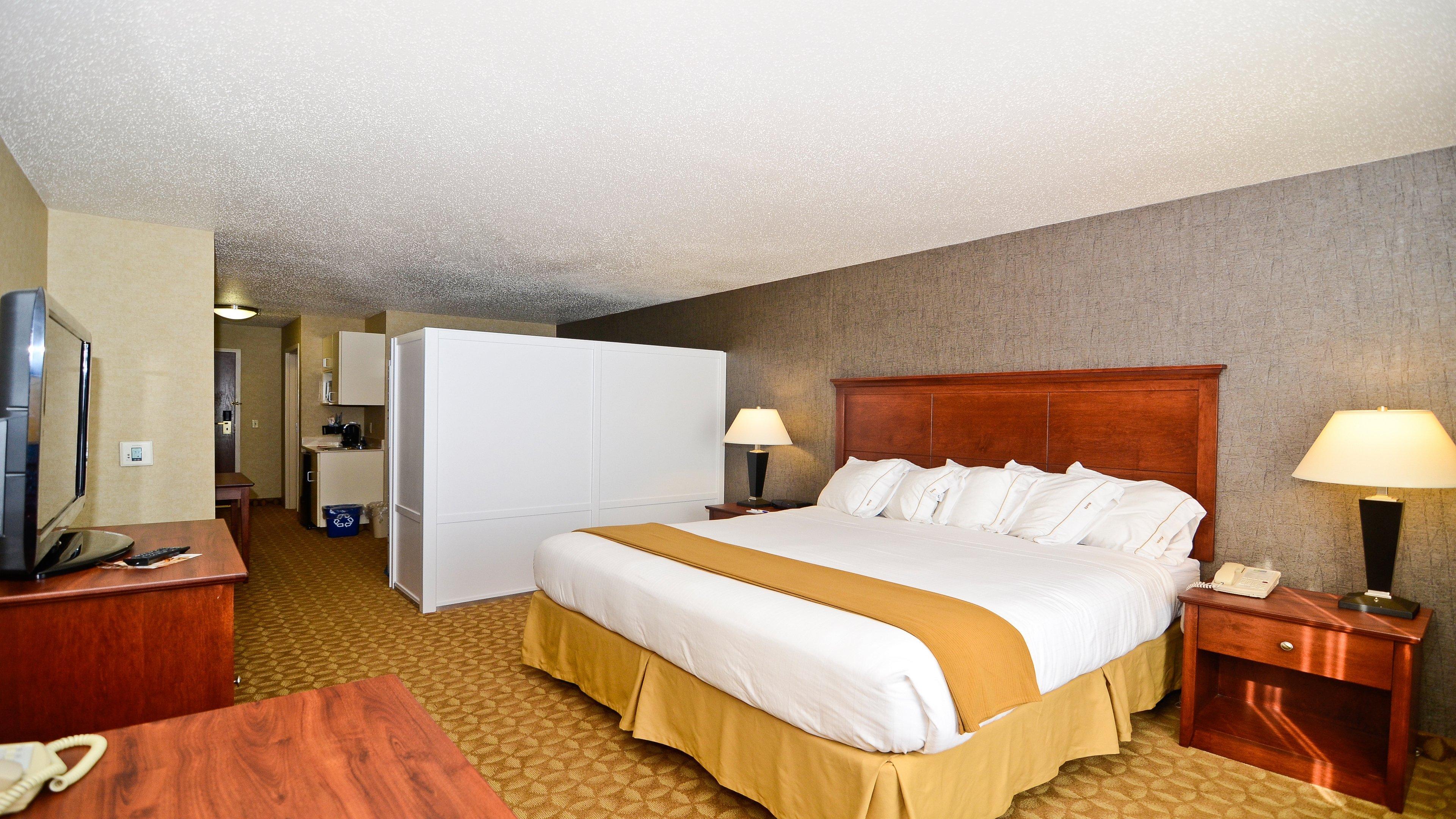 Holiday Inn Express Hotel & Suites Fort Atkinson By Ihg Exterior photo
