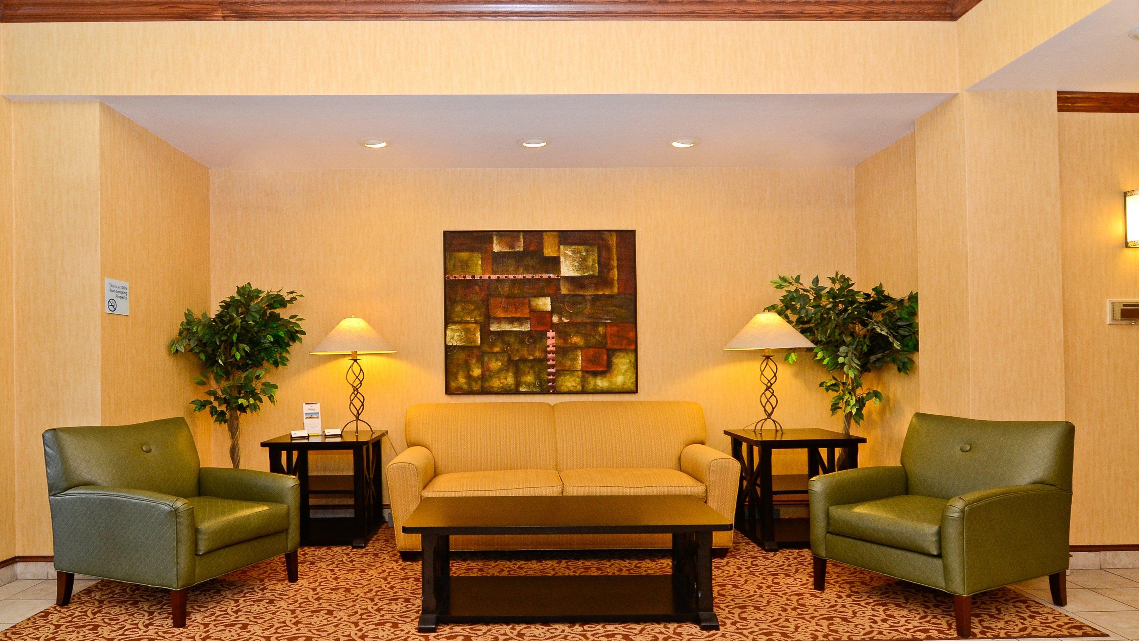 Holiday Inn Express Hotel & Suites Fort Atkinson By Ihg Exterior photo