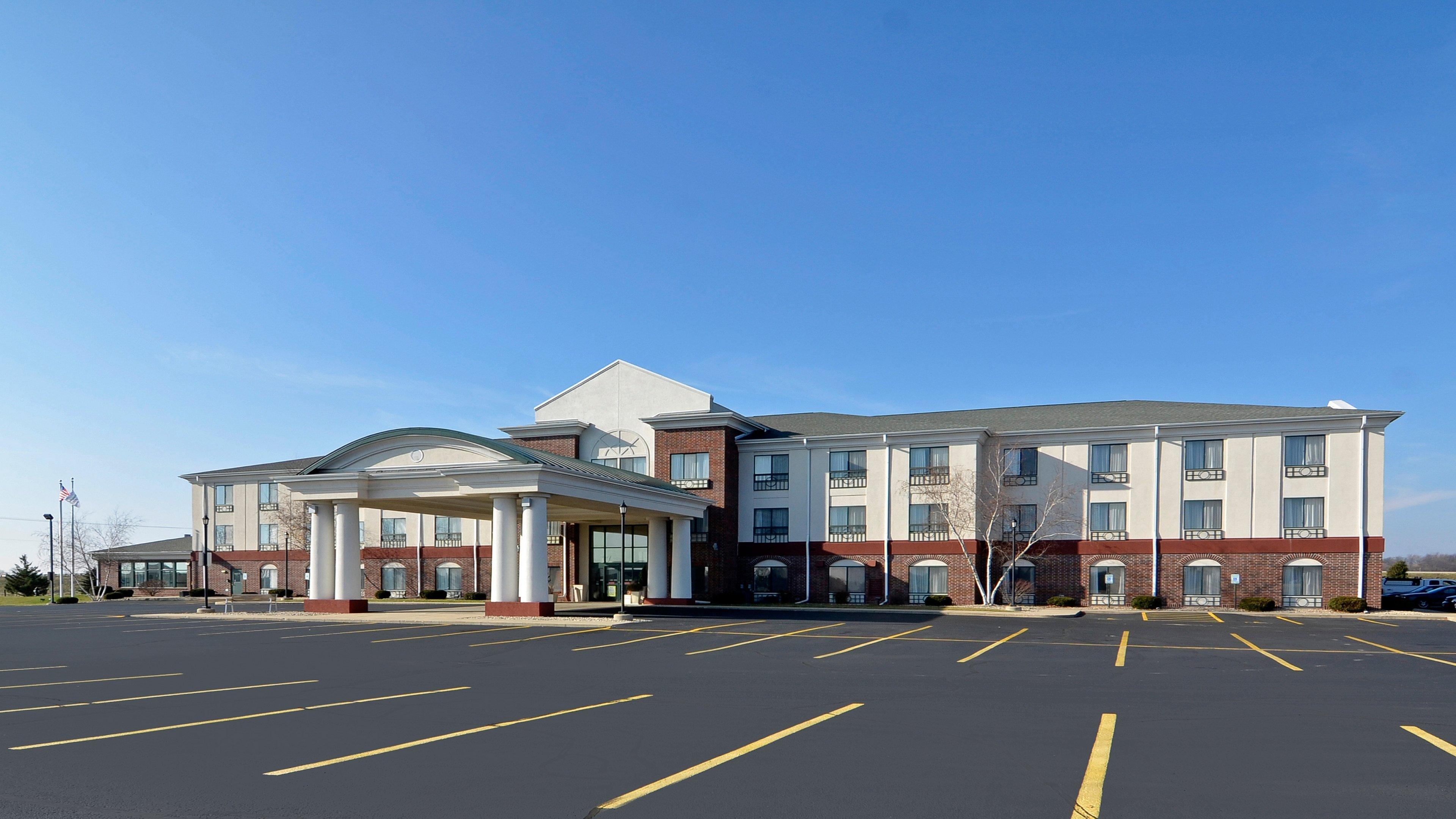 Holiday Inn Express Hotel & Suites Fort Atkinson By Ihg Exterior photo