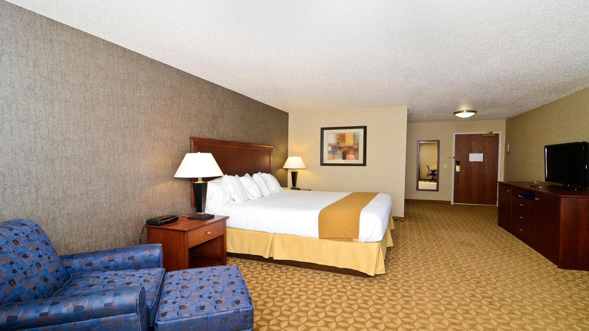 Holiday Inn Express Hotel & Suites Fort Atkinson By Ihg Exterior photo