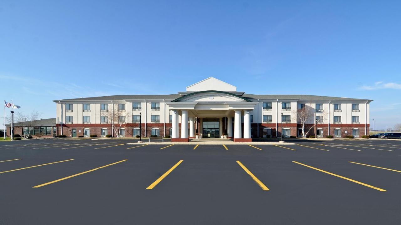 Holiday Inn Express Hotel & Suites Fort Atkinson By Ihg Exterior photo